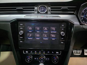 Volkswagen Passat 1.5 TSI EVO R-Line DSG Euro 6 (s/s) 4dr