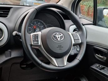 Toyota Yaris 1.5 VVT-h Icon Plus CVT Euro 5 5dr