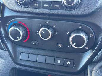 Iveco Daily 2.3D HPI 14V 35S 3520 HiMatic MWB H2 Euro 6 (s/s) 5dr