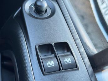 Iveco Daily 2.3D HPI 14V 35S 3520 HiMatic MWB H2 Euro 6 (s/s) 5dr