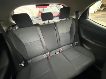 Toyota Yaris 1.5 VVT-h Design E-CVT Euro 6 (s/s) 5dr