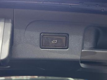 Volkswagen Touran 2.0 TDI BlueMotion Tech SE Family DSG Euro 6 (s/s) 5dr