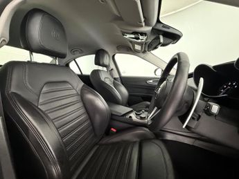 Alfa Romeo Giulia 2.0T Veloce Auto Euro 6 (s/s) 4dr