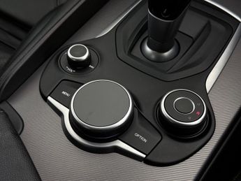 Alfa Romeo Giulia 2.0T Veloce Auto Euro 6 (s/s) 4dr