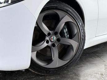 Alfa Romeo Giulia 2.0T Veloce Auto Euro 6 (s/s) 4dr