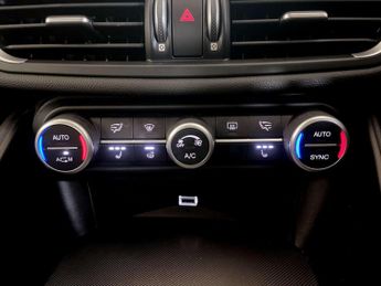 Alfa Romeo Giulia 2.0T Veloce Saloon 4dr Petrol Auto Euro 6 (s/s) (280 ps)