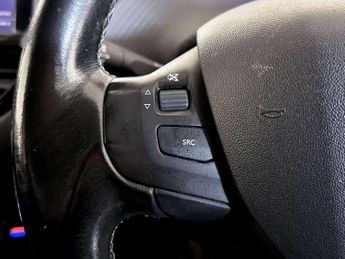 Peugeot 2008 1.2 PureTech Allure SUV 5dr Petrol Manual Euro 6 (s/s) (110 ps)