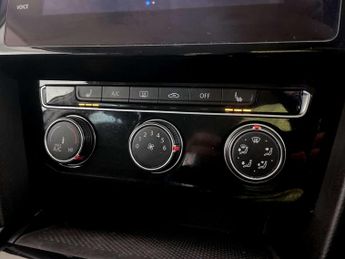 Volkswagen Passat 2.0 TDI EVO SEL Estate 5dr Diesel DSG Euro 6 (s/s) (150 ps)