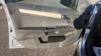 Vauxhall Astra 1.6i 16v Club Hatchback 5dr Petrol Manual (155 g/km, 113 bhp)