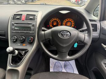Toyota Auris 1.4 VVT-i T2 5dr