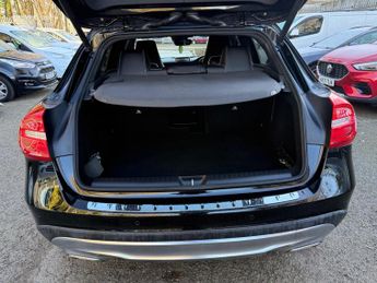 Mercedes-Benz GLA 2.0 GLA250 AMG Line (Premium) SUV 5dr Petrol G-Tronic 4MATIC Eur