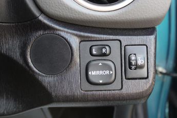 Toyota Yaris 1.33 Dual VVT-i TR Multidrive S Euro 5 5dr