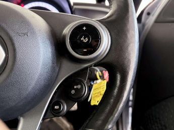 Smart forfour 17.6kWh Premium Hatchback 5dr Electric Auto (22kW Charger) (82 p