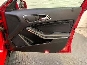 Mercedes-Benz GLA 1.6 GLA200 SE 7G-DCT Euro 6 (s/s) 5dr