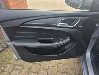 MG MG5 61.1kWh Excite Long Range Auto 5dr