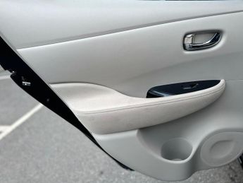 Nissan Leaf 24kWh Auto 5dr