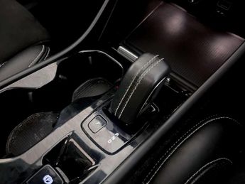 Volvo XC40 2.0 D3 R-Design SUV 5dr Diesel Auto AWD Euro 6 (s/s) (150 ps)