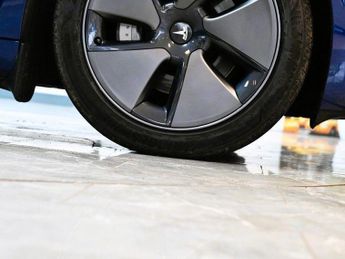 TESLA Model 3 (Dual Motor) Long Range Saloon 4dr Electric Auto 4WDE (346 ps) +