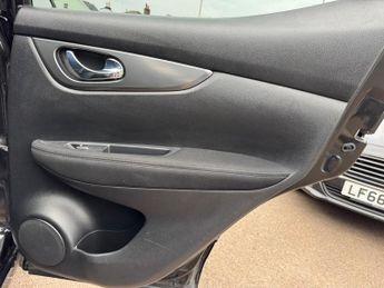 Nissan Qashqai 1.2 DIG-T N-Connecta XTRON Euro 6 (s/s) 5dr