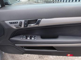 Mercedes-Benz E Class 3.0 E350 CDI V6 BlueEfficiency Sport Cabriolet G-Tronic Euro 5 2