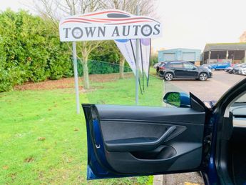 Tesla Model 3 (Dual Motor) Long Range Auto 4WDE 4dr