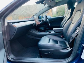 Tesla Model 3 (Dual Motor) Long Range Auto 4WDE 4dr