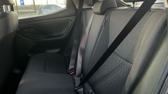 Toyota Yaris 1.5 VVT-h Design E-CVT Euro 6 (s/s) 5dr