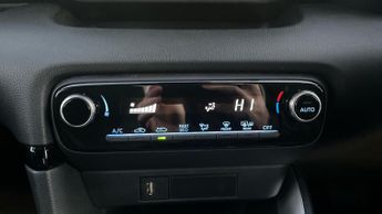 Toyota Yaris 1.5 VVT-h Design E-CVT Euro 6 (s/s) 5dr