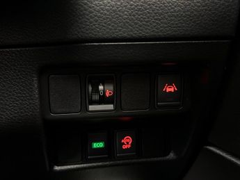 Nissan Qashqai 1.2 DIG-T N-Connecta XTRON Euro 6 (s/s) 5dr