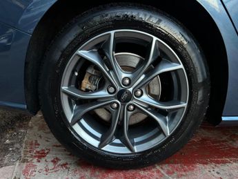 Ford Focus 1.0T EcoBoost ST-Line Auto Euro 6 (s/s) 5dr