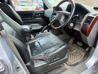 Mitsubishi Shogun 3.2 DI-D Elegance 5dr