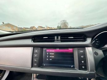 Land Rover Range Rover Evoque 2.0 D240 R-Dynamic HSE Auto 4WD Euro 6 (s/s) 5dr