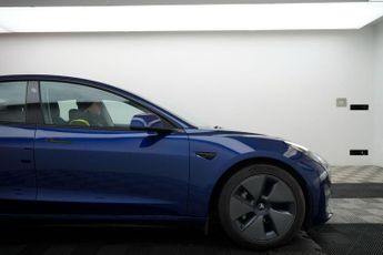 Tesla Model 3 (Dual Motor) Long Range Auto 4WDE 4dr
