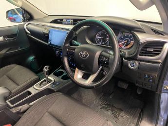 Toyota Hilux 2.8 D-4D Invincible Auto 4WD Euro 6 (s/s) 4dr