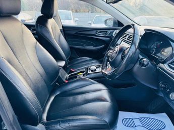 MG MG5 61.1kWh Exclusive Long Range Auto 5dr