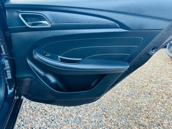 MG MG5 61.1kWh Exclusive Long Range Auto 5dr