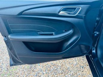 MG MG5 61.1kWh Exclusive Long Range Auto 5dr