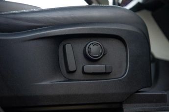 Land Rover Defender 110 3.0 D300 MHEV X-Dynamic HSE SUV 5dr Diesel Auto 4WD Euro 6 (s/s)