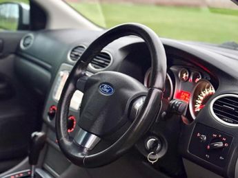 Ford Focus 1.6 Zetec 5dr