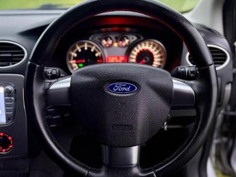 Ford Focus 1.6 Zetec 5dr