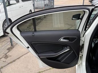 Mercedes-Benz A Class 2.1 A200d AMG Line (Executive) 7G-DCT Euro 6 (s/s) 5dr