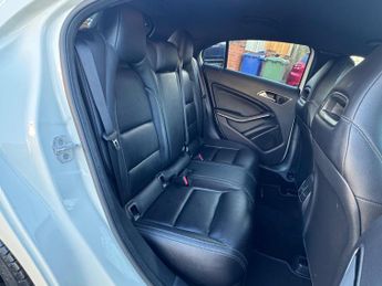 Mercedes-Benz A Class 2.1 A200d AMG Line (Executive) 7G-DCT Euro 6 (s/s) 5dr