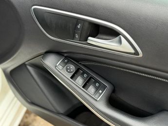 Mercedes-Benz A Class 2.1 A200d AMG Line (Executive) 7G-DCT Euro 6 (s/s) 5dr