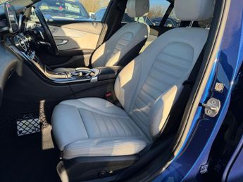 Mercedes-Benz C Class 2.1 C250d AMG Line (Premium Plus) Saloon 4dr Diesel G-Tronic+ 4M