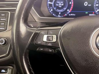 Volkswagen Tiguan 2.0 TDI BlueMotion Tech SEL DSG Euro 6 (s/s) 5dr