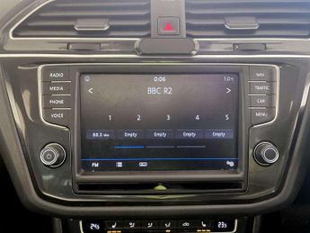 Volkswagen Tiguan 2.0 TDI BlueMotion Tech SEL DSG Euro 6 (s/s) 5dr