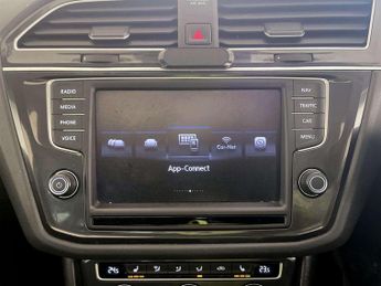 Volkswagen Tiguan 2.0 TDI BlueMotion Tech SEL DSG Euro 6 (s/s) 5dr