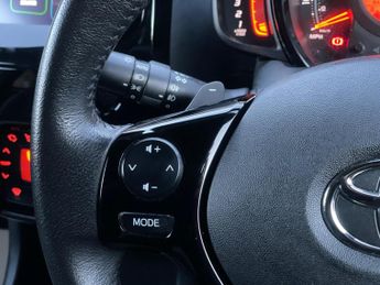 Toyota AYGO 1.0 VVT-i x-trend x-shift Euro 6 5dr (Safety Sense)