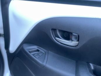 Toyota AYGO 1.0 VVT-i x-trend x-shift Euro 6 5dr (Safety Sense)