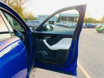 Jaguar F-PACE 2.0 D240 R-Sport Auto AWD Euro 6 (s/s) 5dr